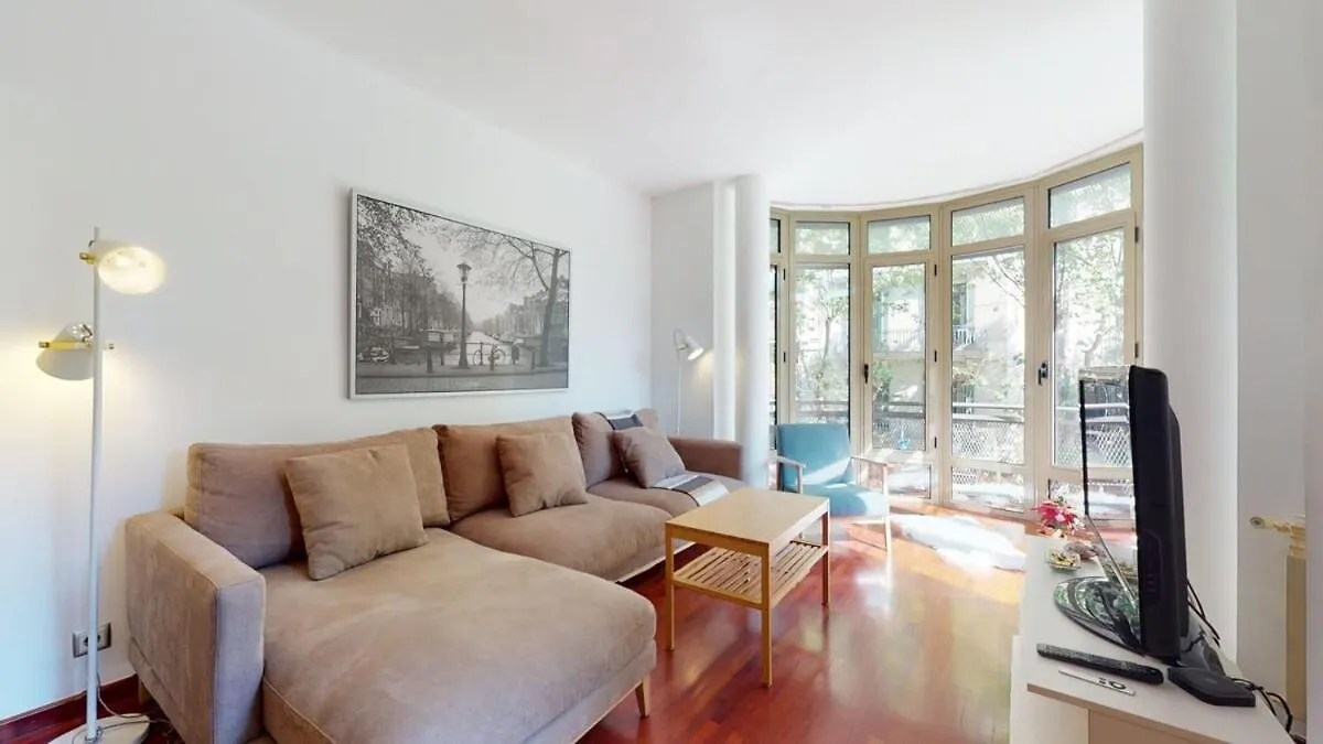 ברצלונה Modern And Bright Three-Bedroom In Eixample