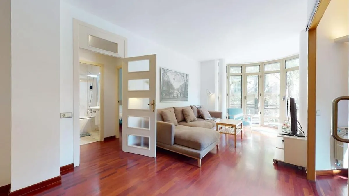 Modern And Bright Three-Bedroom In Eixample Барселона Испания