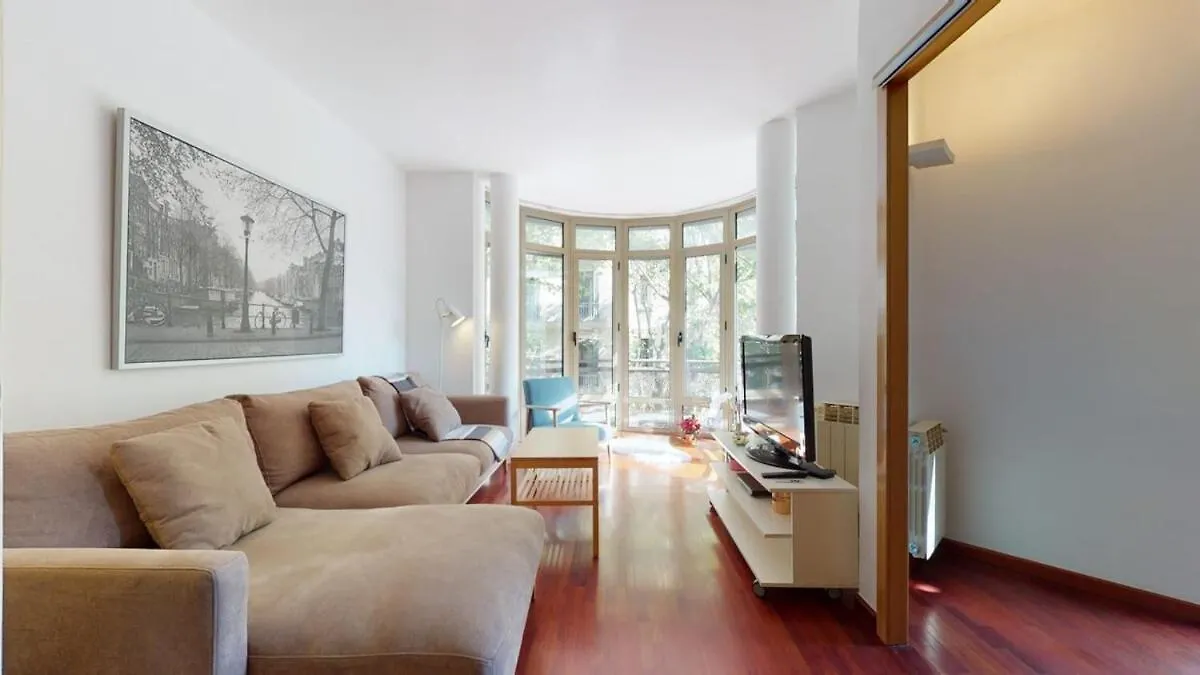 Apartment Modern And Bright Three-Bedroom In Eixample Barcelona