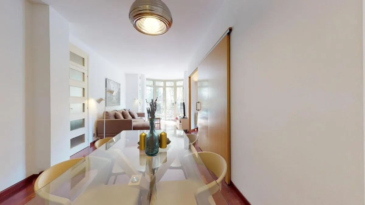 Modern And Bright Three-Bedroom In Eixample Barcelona Apartment
