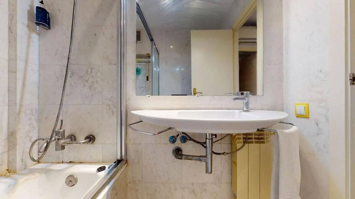 Modern And Bright Three-Bedroom In Eixample Barcelona Spain