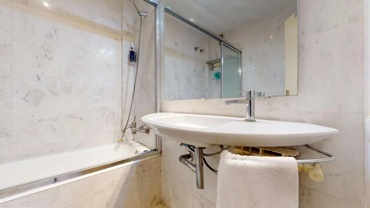 Apartment Modern And Bright Three-Bedroom In Eixample Barcelona