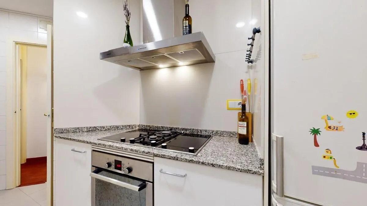 Modern And Bright Three-Bedroom In Eixample Барселона Испания
