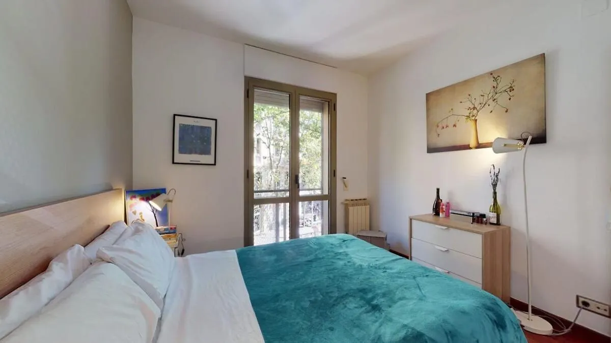 Modern And Bright Three-Bedroom In Eixample Barcelona Apartment