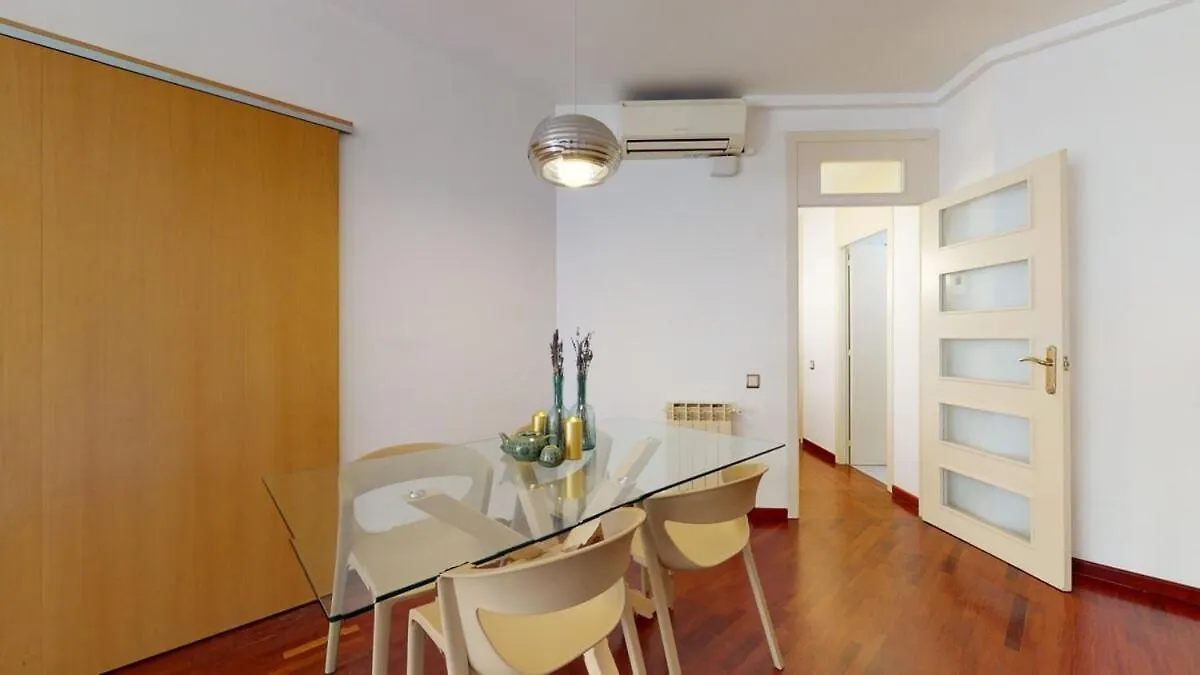 Modern And Bright Three-Bedroom In Eixample Barcelona 0*,
