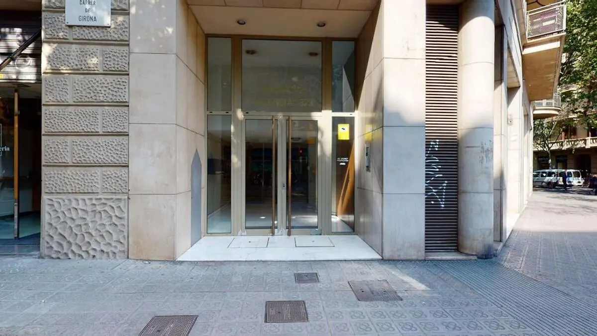 Апартаменты Modern And Bright Three-Bedroom In Eixample Барселона