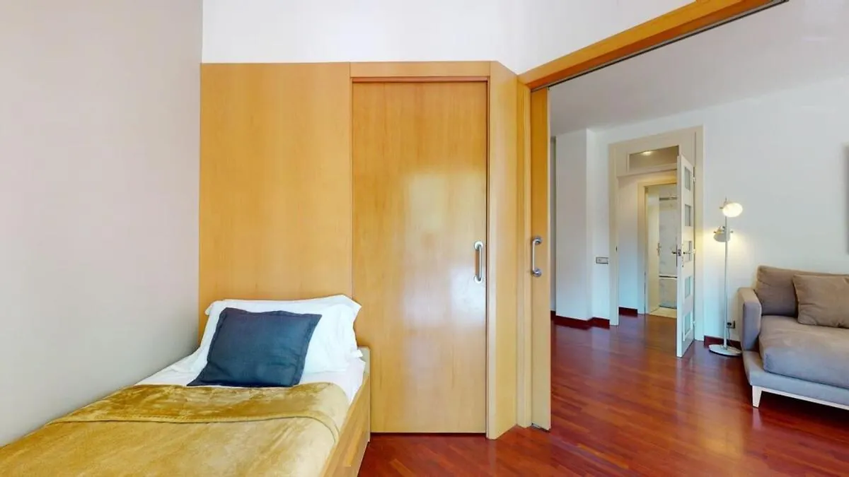 Modern And Bright Three-Bedroom In Eixample Барселона Апартаменты