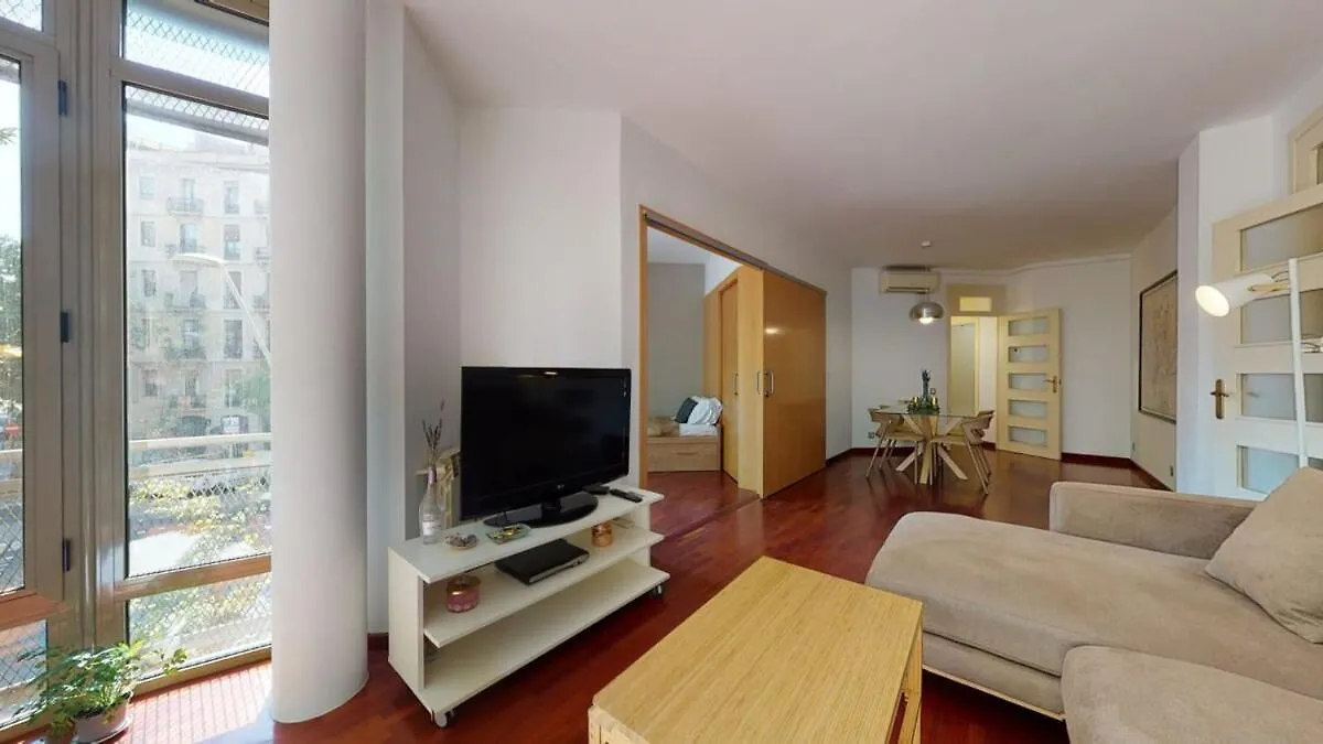 Modern And Bright Three-Bedroom In Eixample Барселона 0*,  Испания