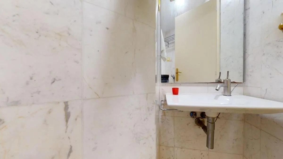 Modern And Bright Three-Bedroom In Eixample Барселона